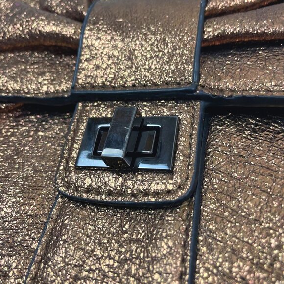 Betsey Johnson Gold Purse Metallic Gold Crossbody Bag With Bow Accent Square Sha - Picture 4 of 11